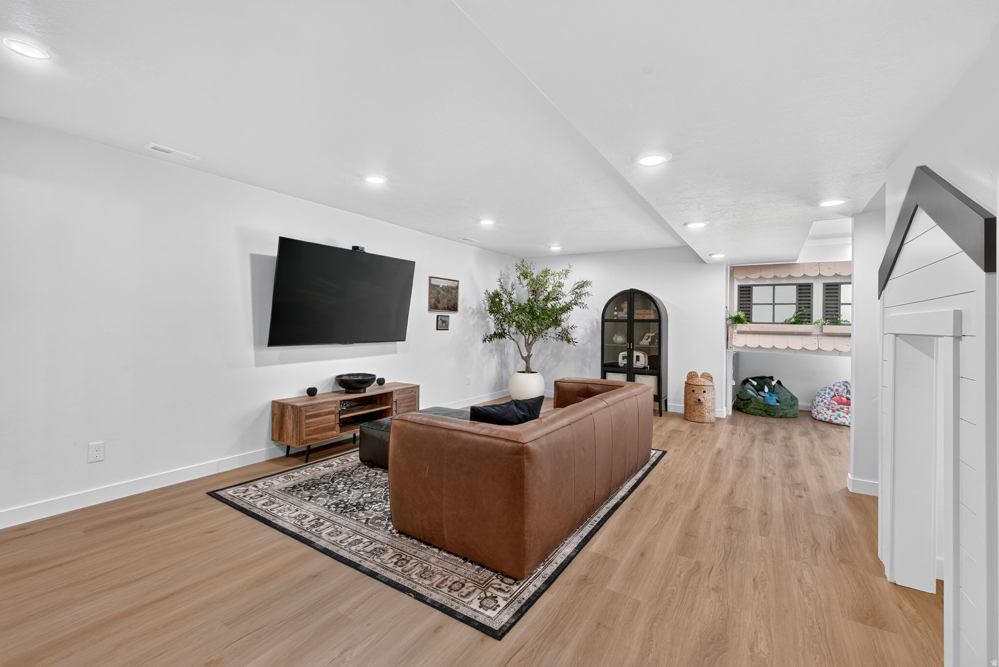 HOLBROOK SCANDIA CTG 3304 - Residential