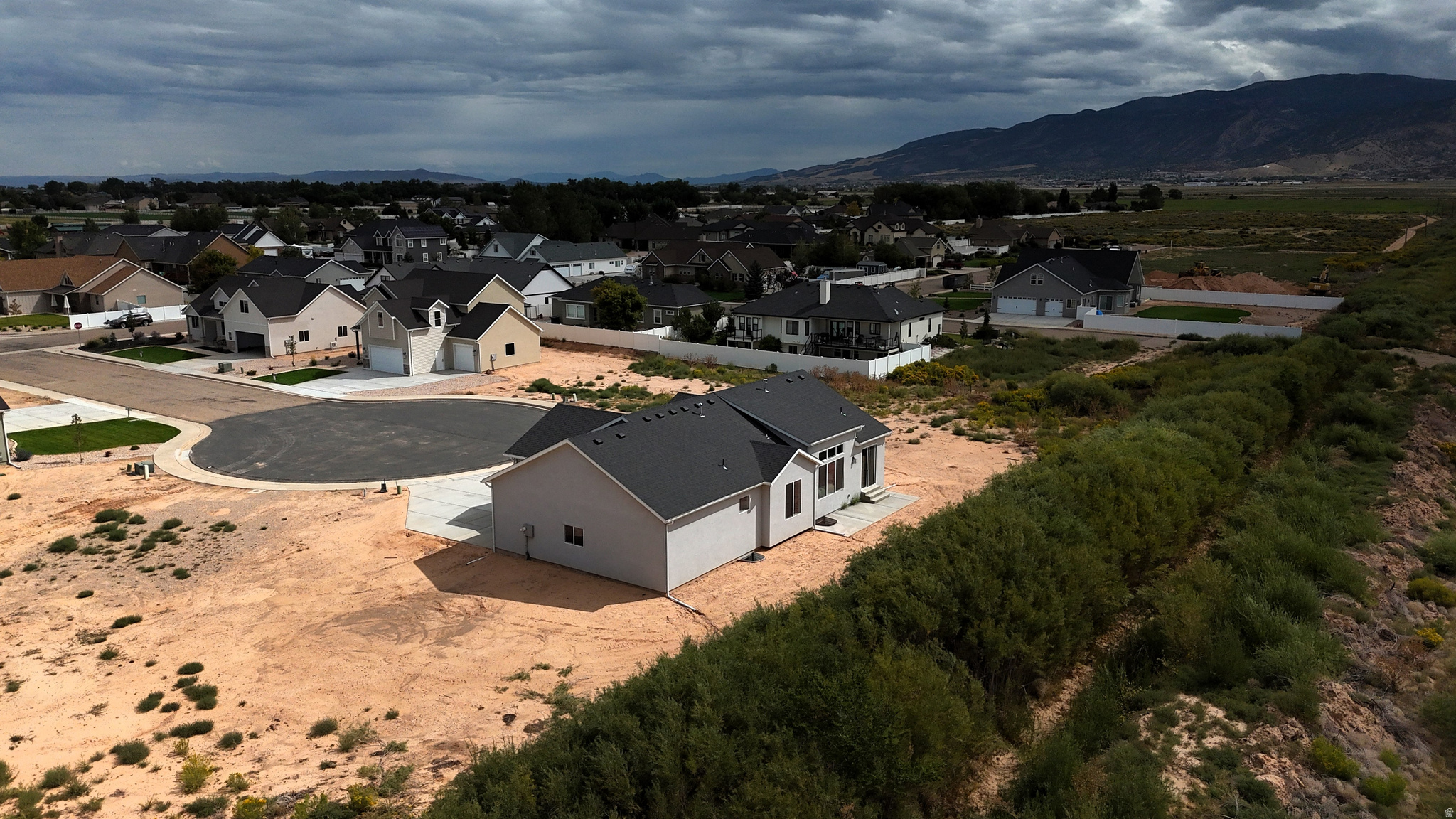 EQUESTRIAN POINTE - Residential