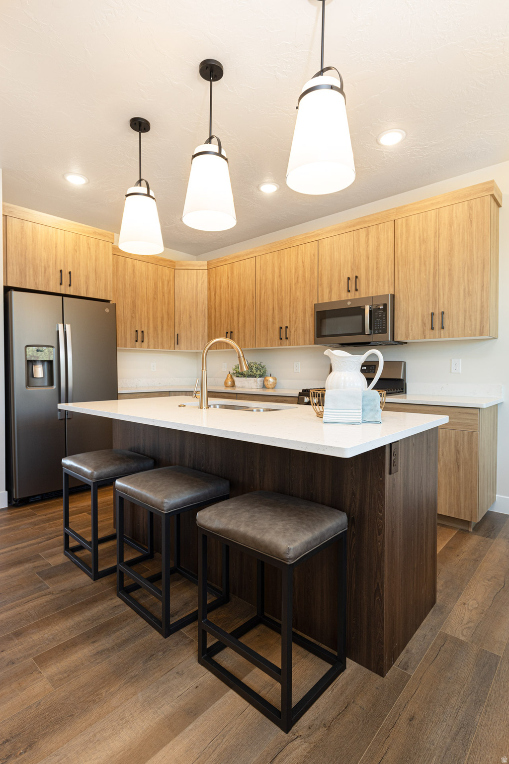 EQUESTRIAN POINTE - Residential