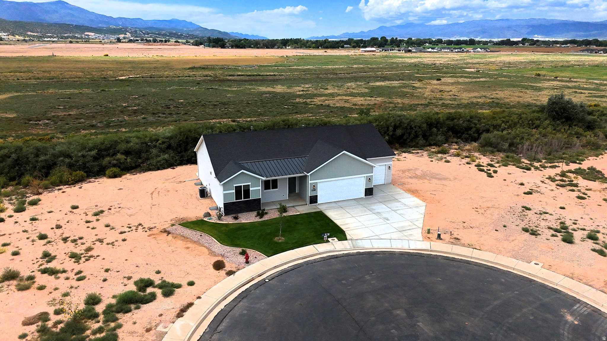 EQUESTRIAN POINTE - Residential