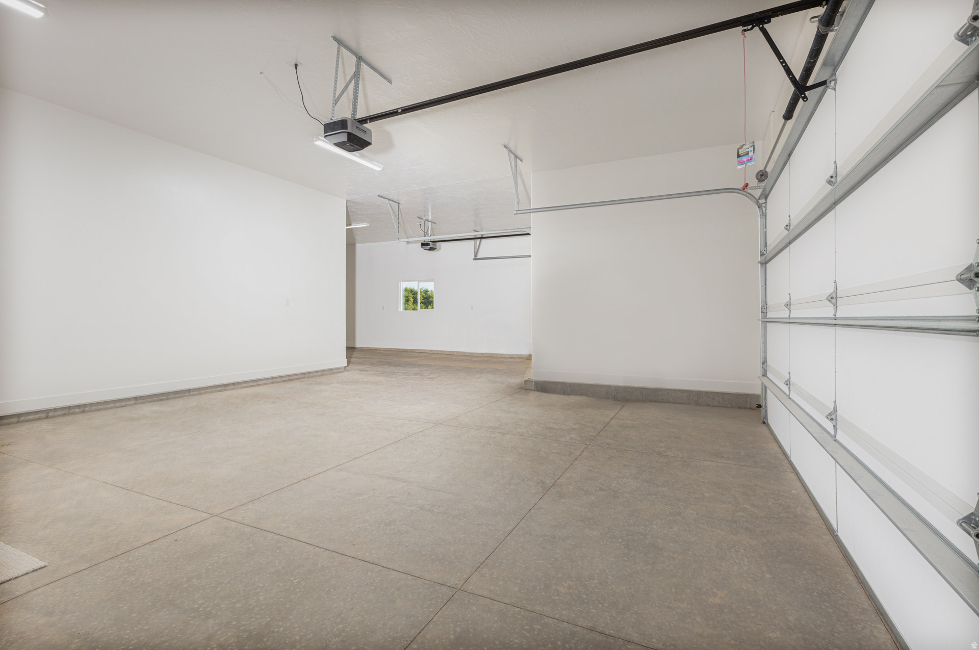 EQUESTRIAN POINTE - Residential