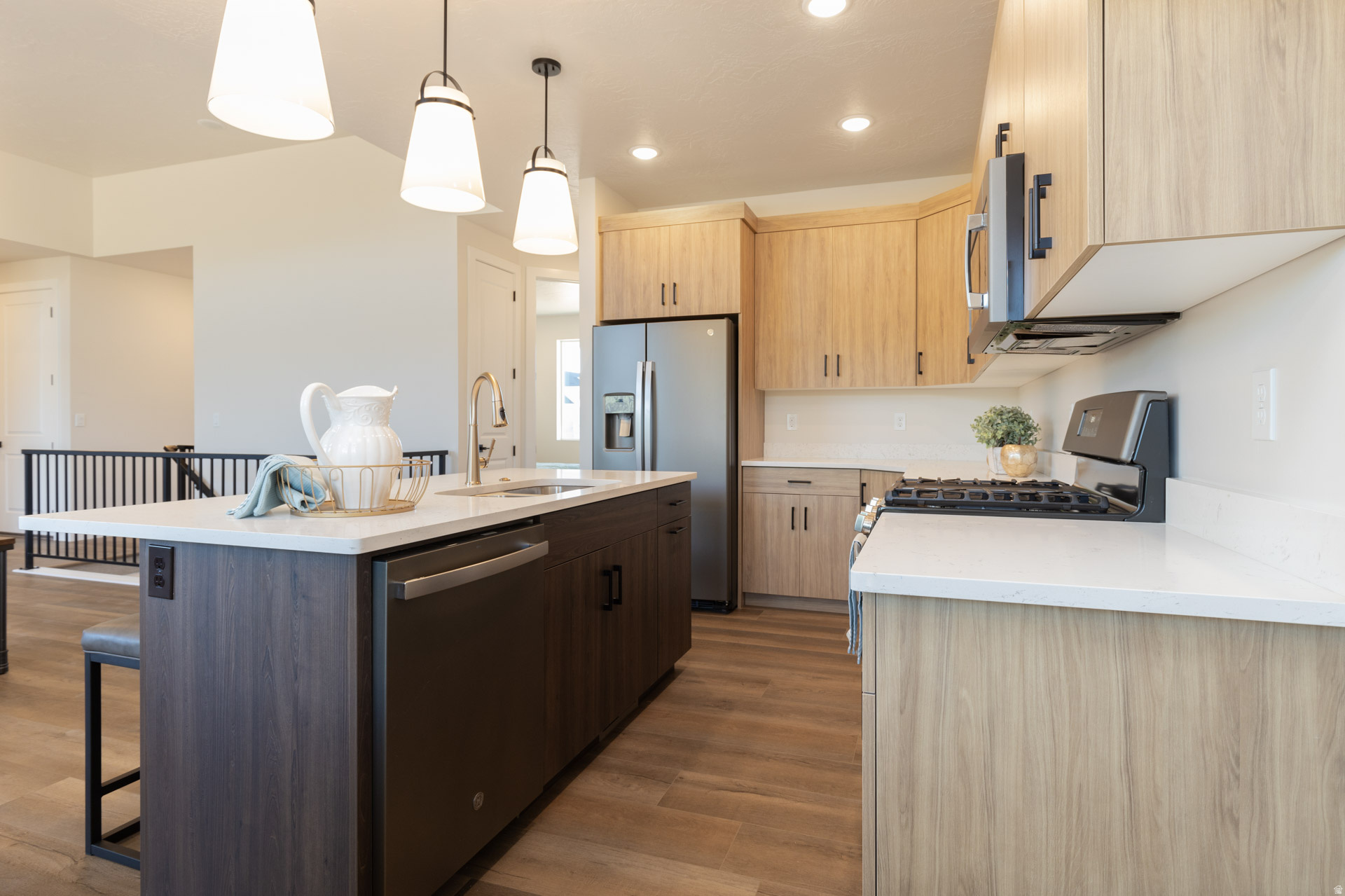 EQUESTRIAN POINTE - Residential