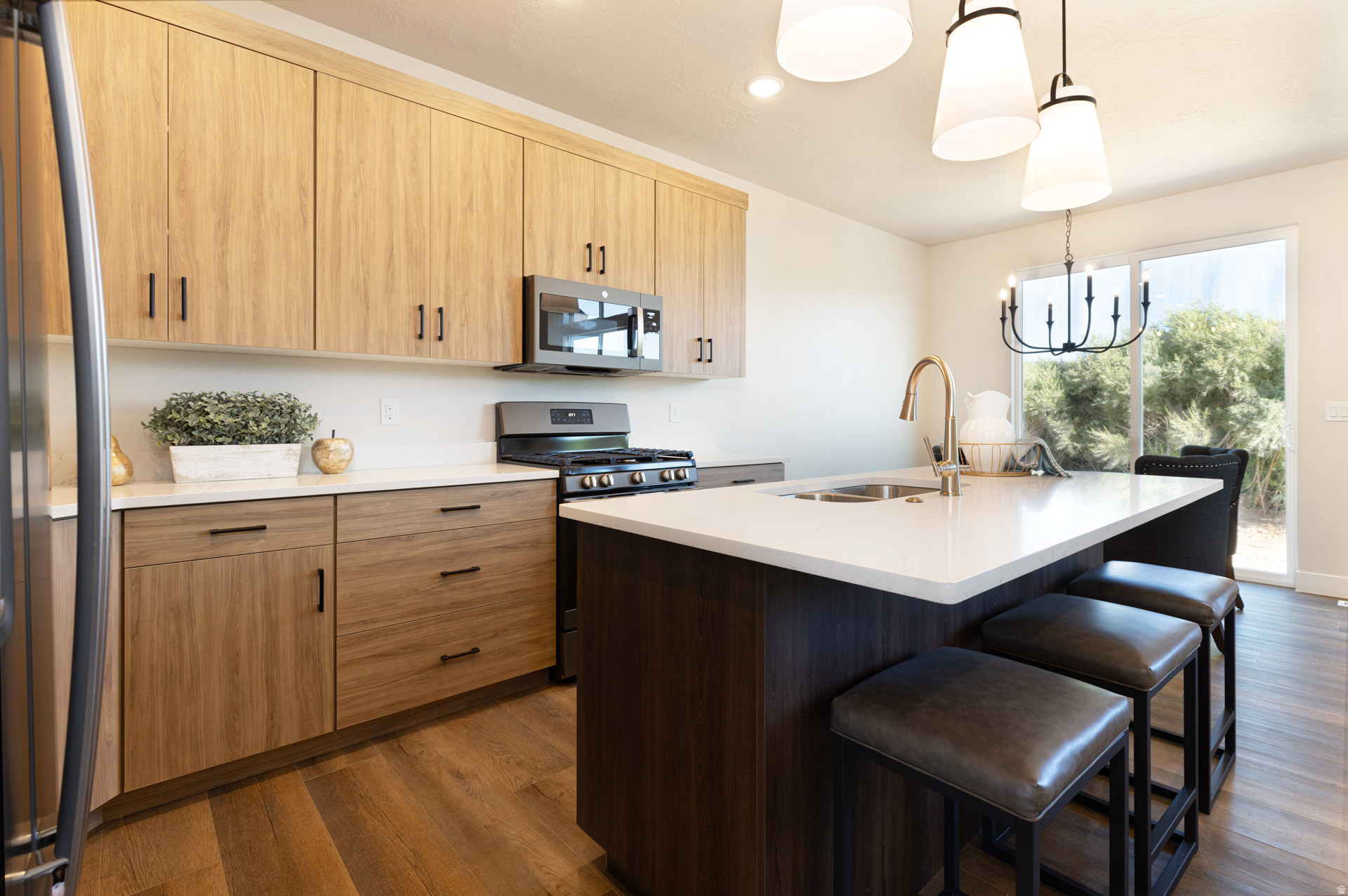 EQUESTRIAN POINTE - Residential