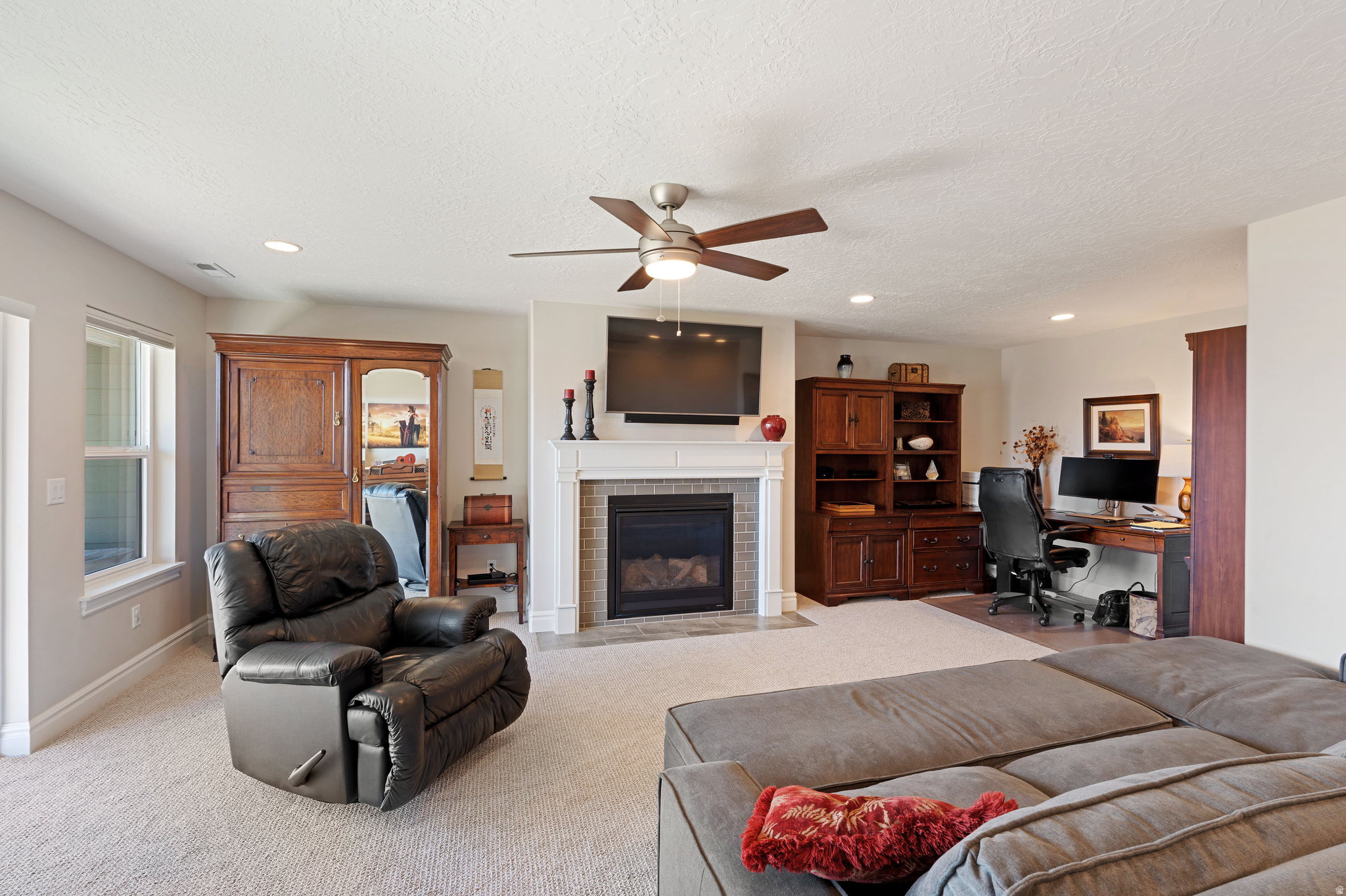 KANTONS AT VILLAGE ON THE GREEN - Residential