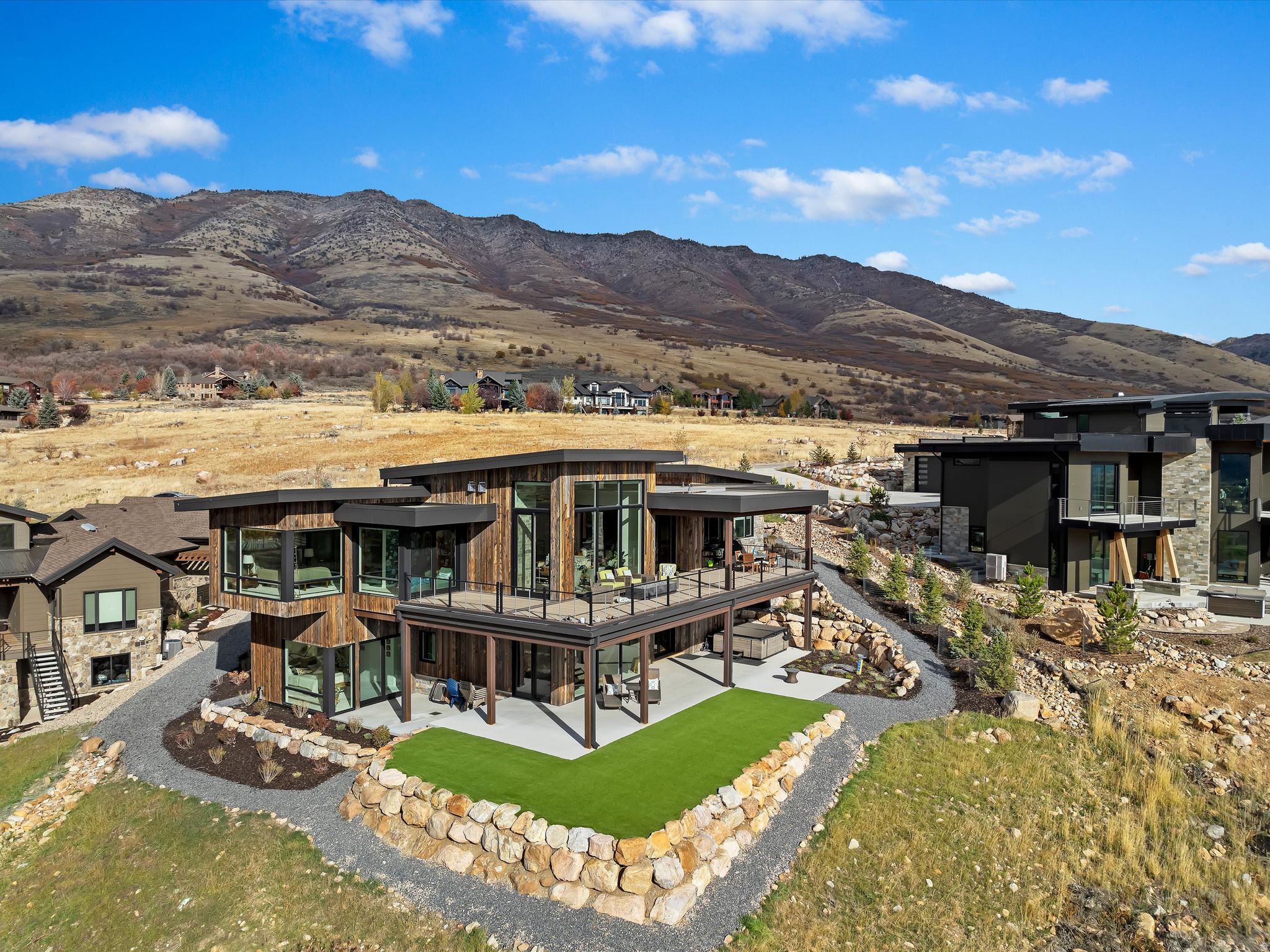 THE HIGHLANDS - Residential