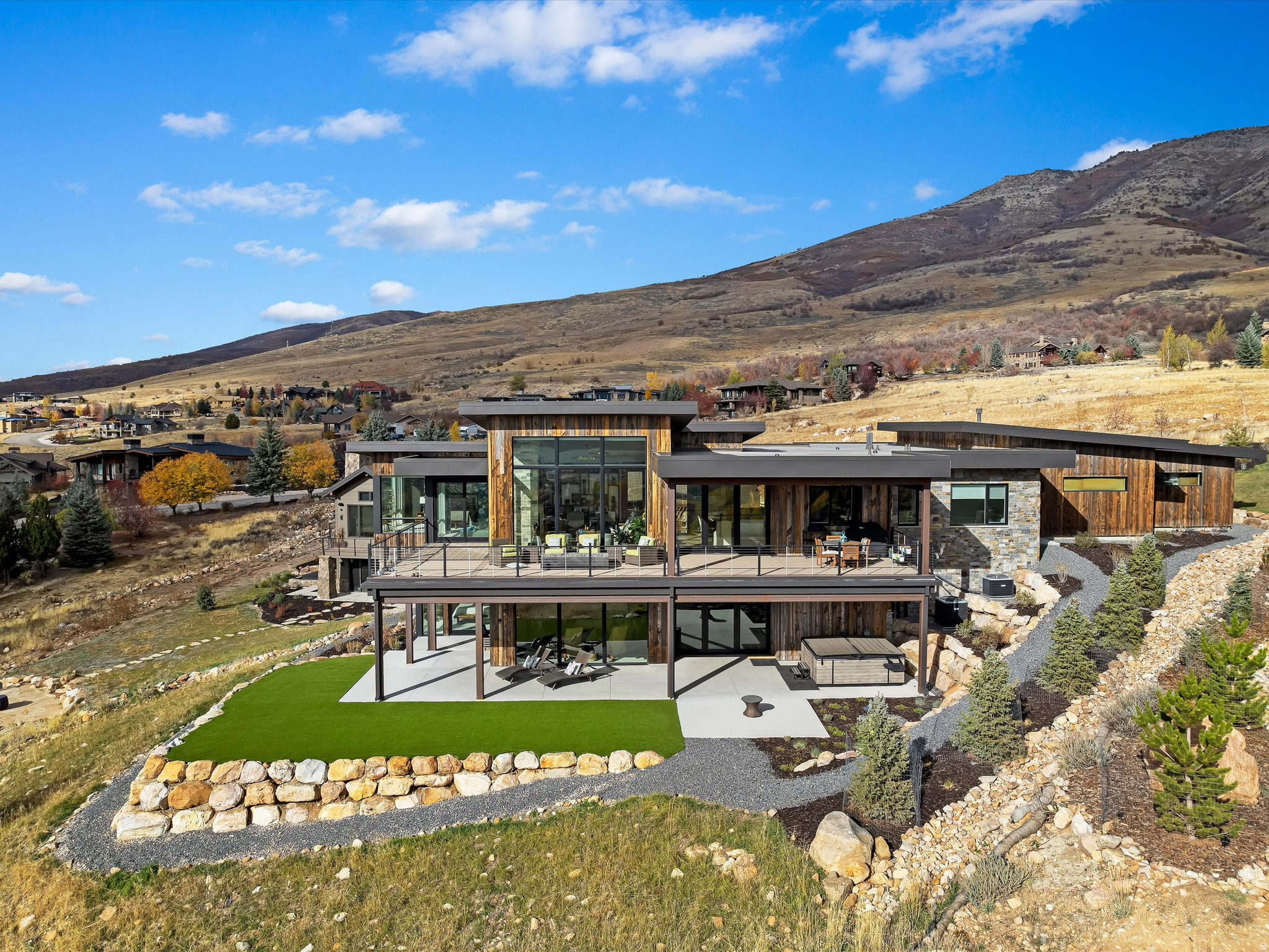 THE HIGHLANDS - Residential