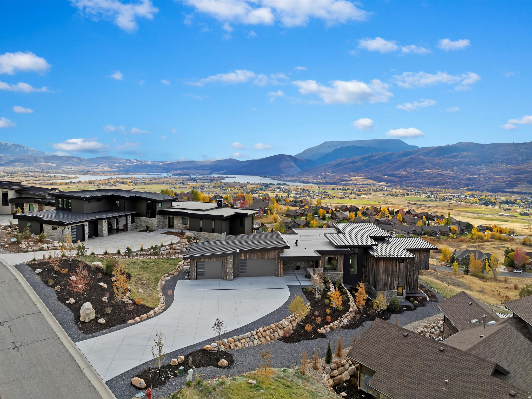 THE HIGHLANDS - Residential