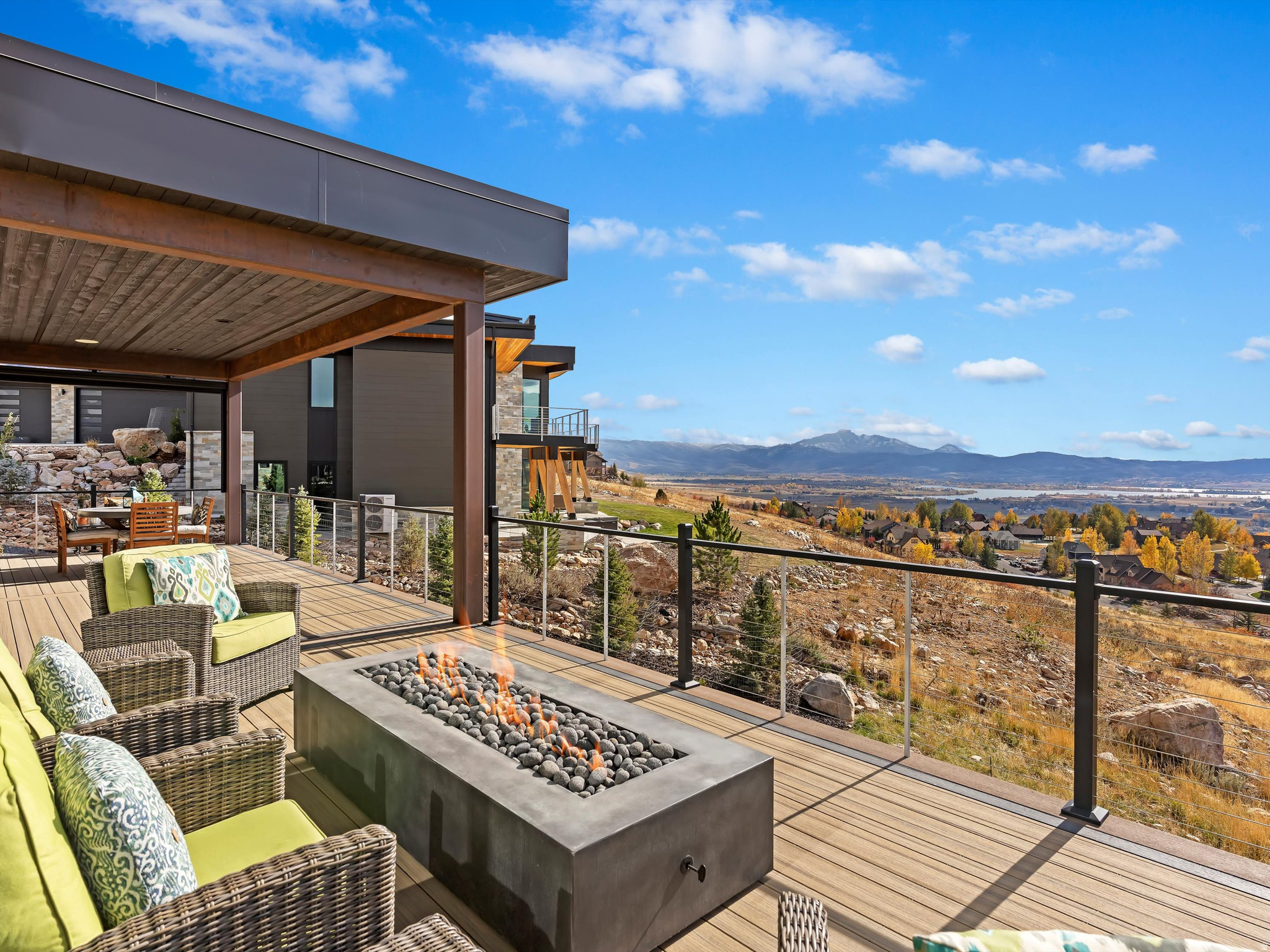 THE HIGHLANDS - Residential
