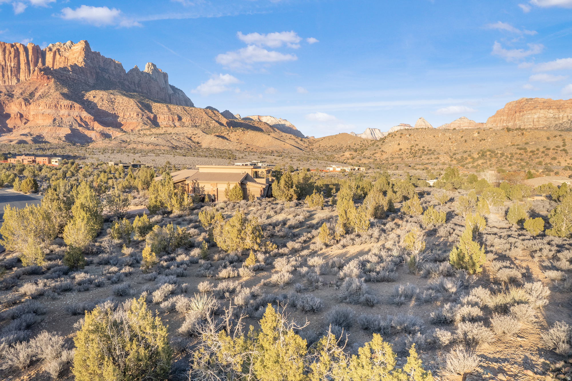 ANASAZI PLATEAU 2 - Land