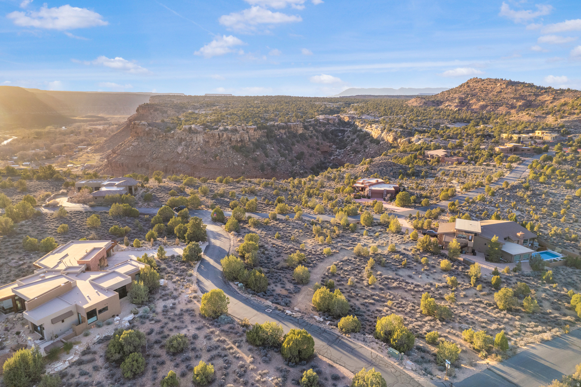 ANASAZI PLATEAU 2 - Land