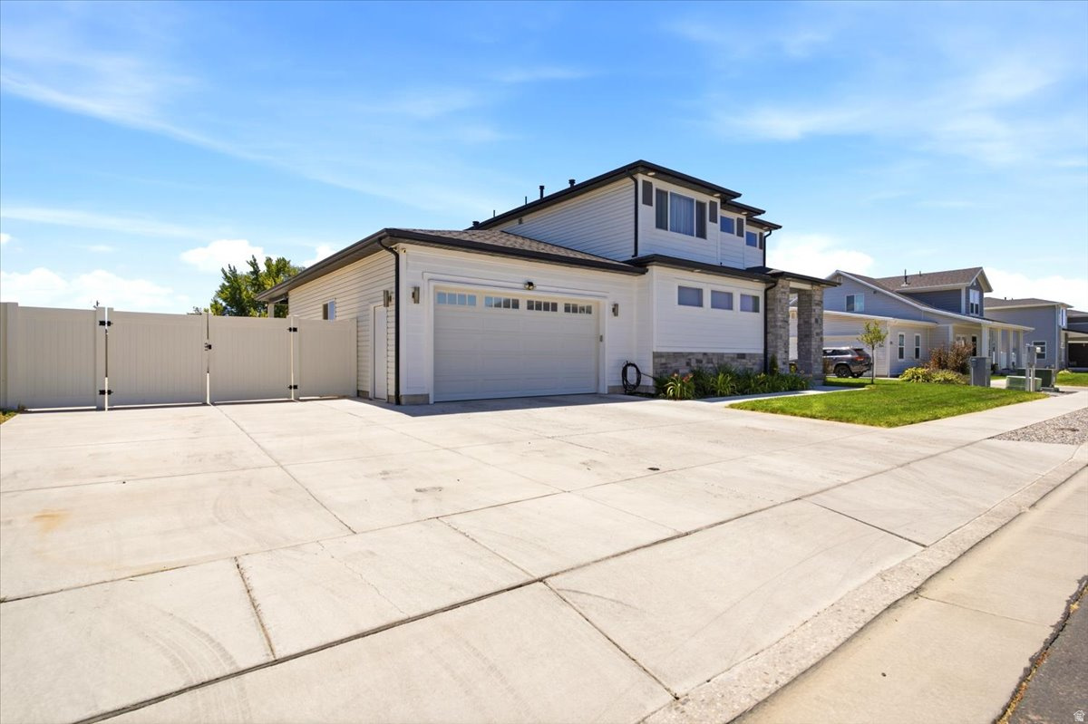 YULISA ESTATES - Residential