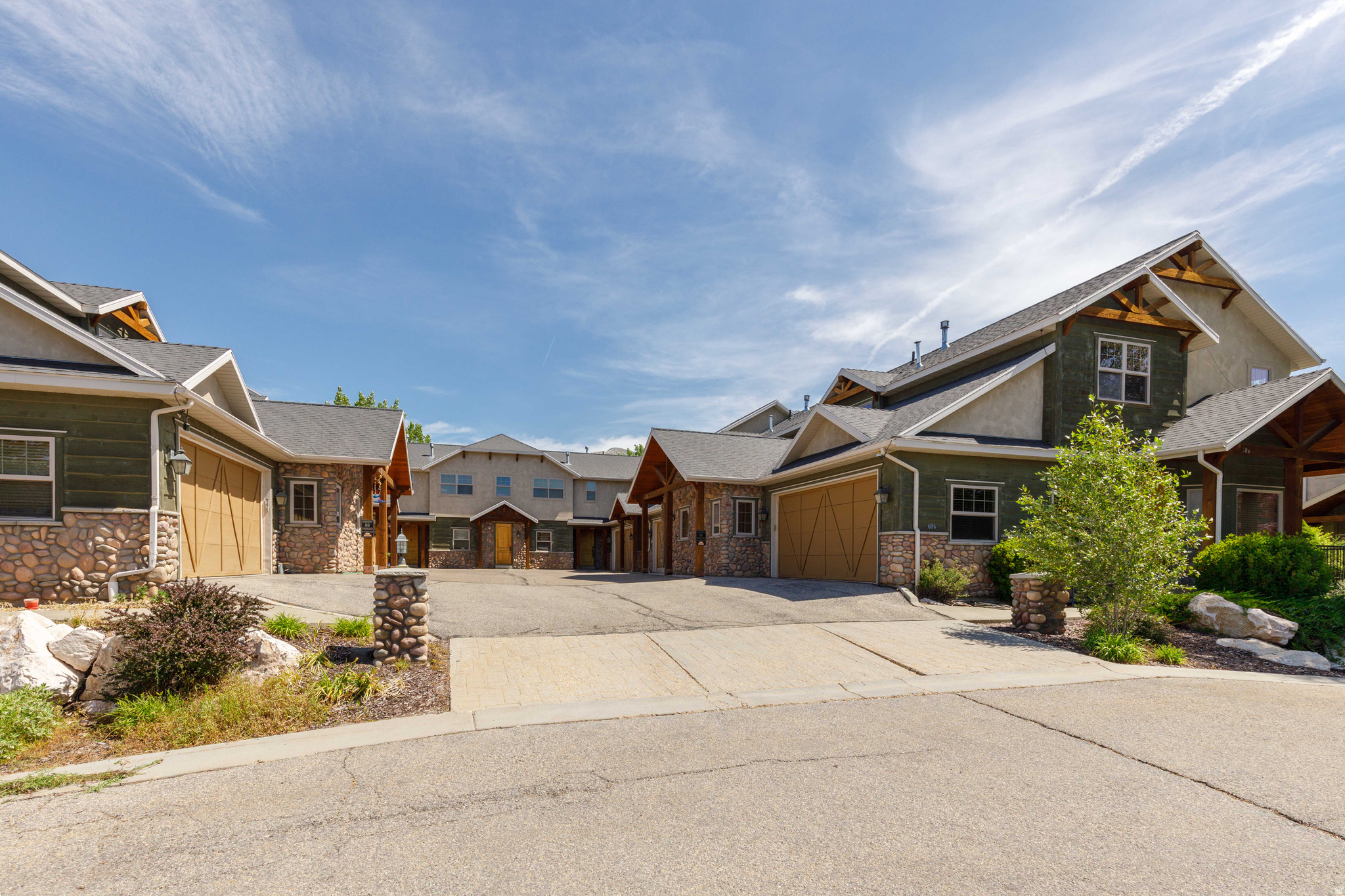 THE CASCADES - Residential