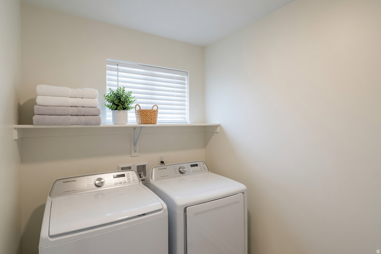 DESERT BLUFF AT DESERT CANYONS TOWNHOMES - Residential
