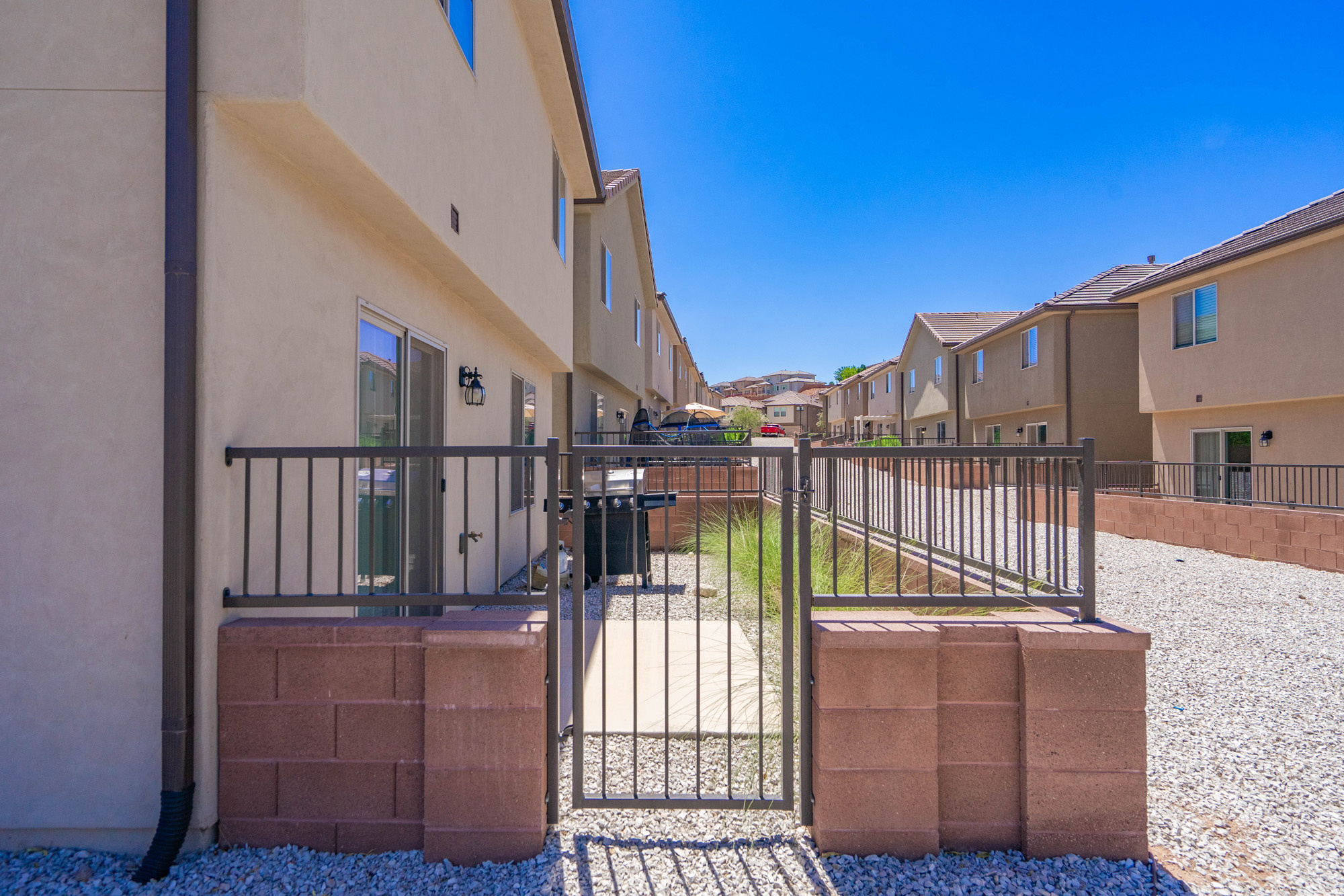 DESERT BLUFF AT DESERT CANYONS TOWNHOMES - Residential