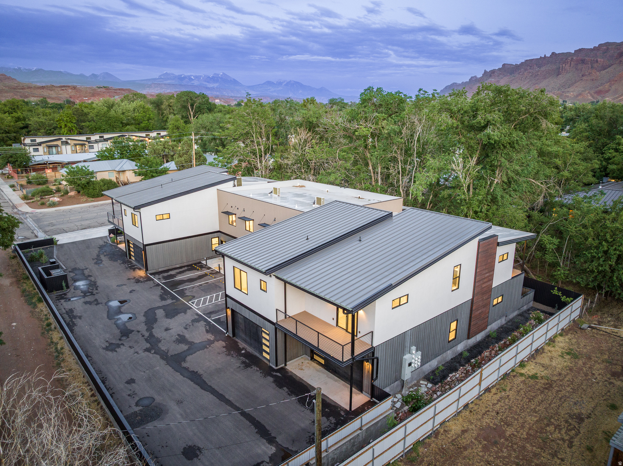 COTTONWOOD CONDOS - Residential