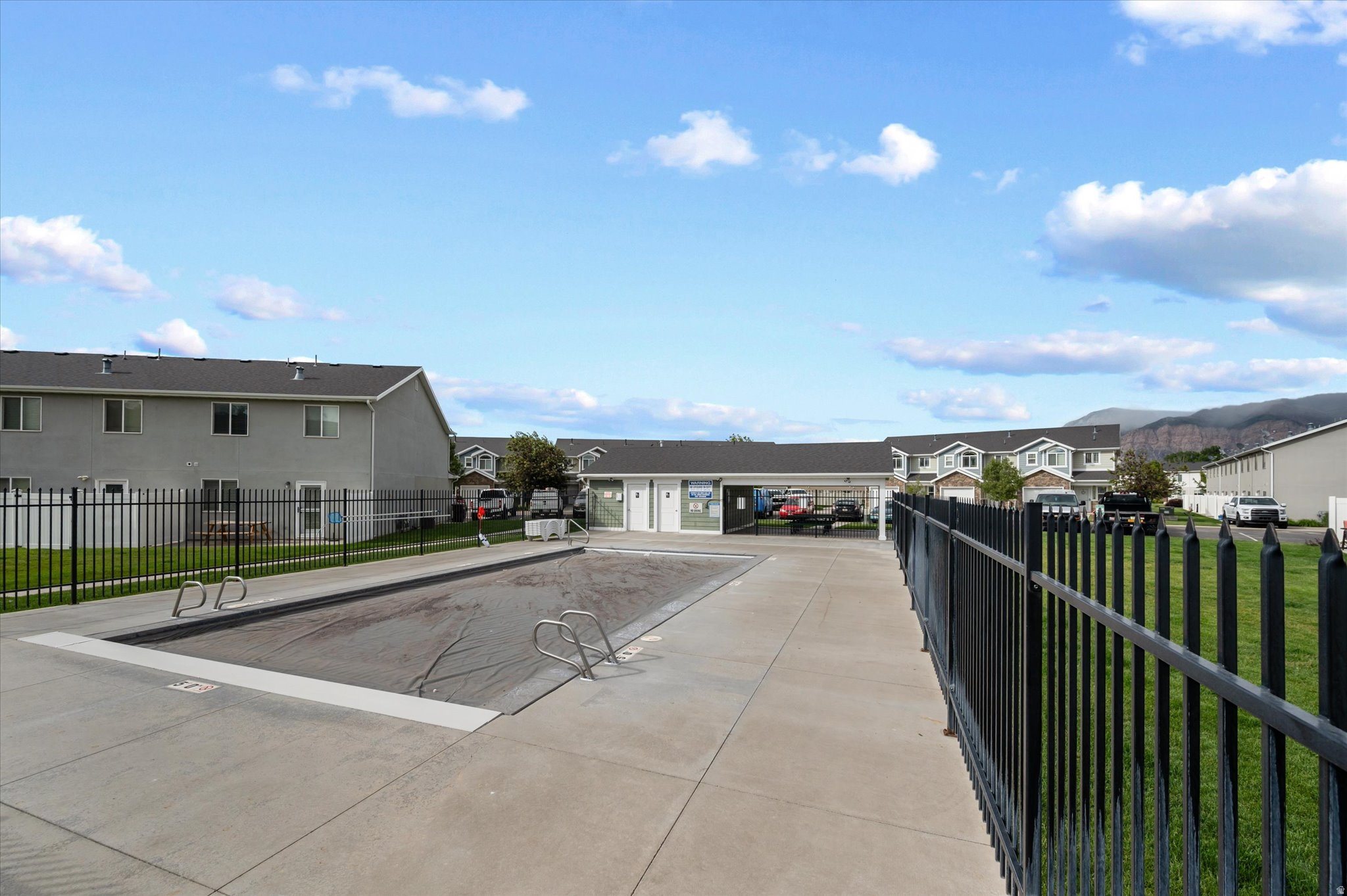 CAMELOT COVE - Residential