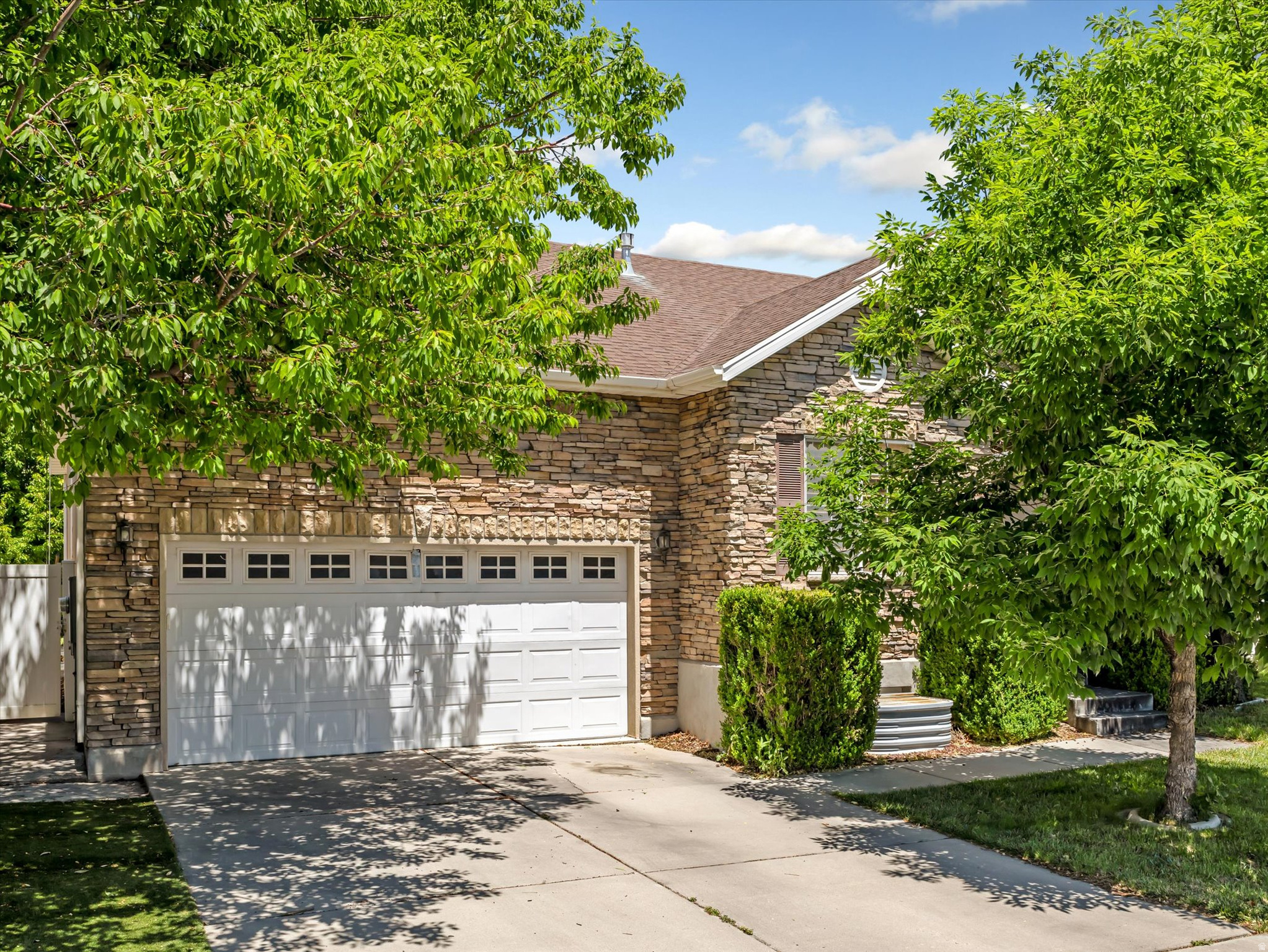 Easy single-level living meets a fully finished basement in this well-kept Jordan Landing rambler. Vaulted ceilings and plantation shutters brighten the living room, while the eat-in kitchen shines with knotty-alder cabinetry, a walk-in pantry, gas range, and hardwood floors. The main floor offers a primary suite with ensuite and walk-in closet, a second bedroom, a flex office/den, and a full bath. Downstairs adds a huge rec room, three bedrooms, a half-bath, dedicated laundry, and tons of storage. Enjoy a covered patio and fully fenced yard, two-car garage, and a prime location minutes from Jordan Landing shopping, dining, and freeway access.