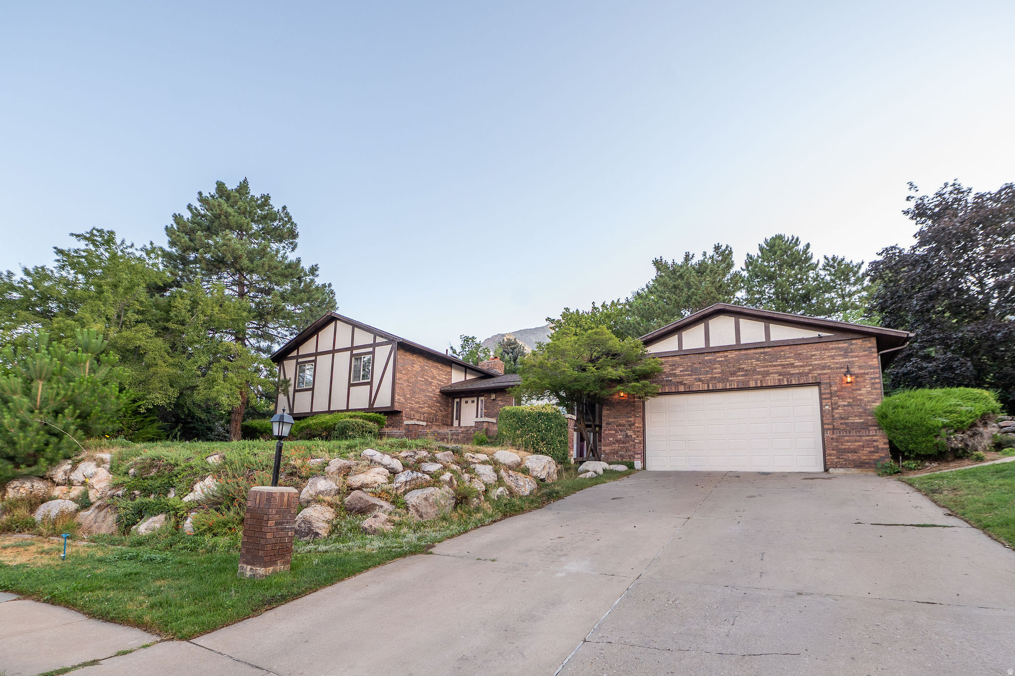 LAKEVIEW HEIGHTS - Residential