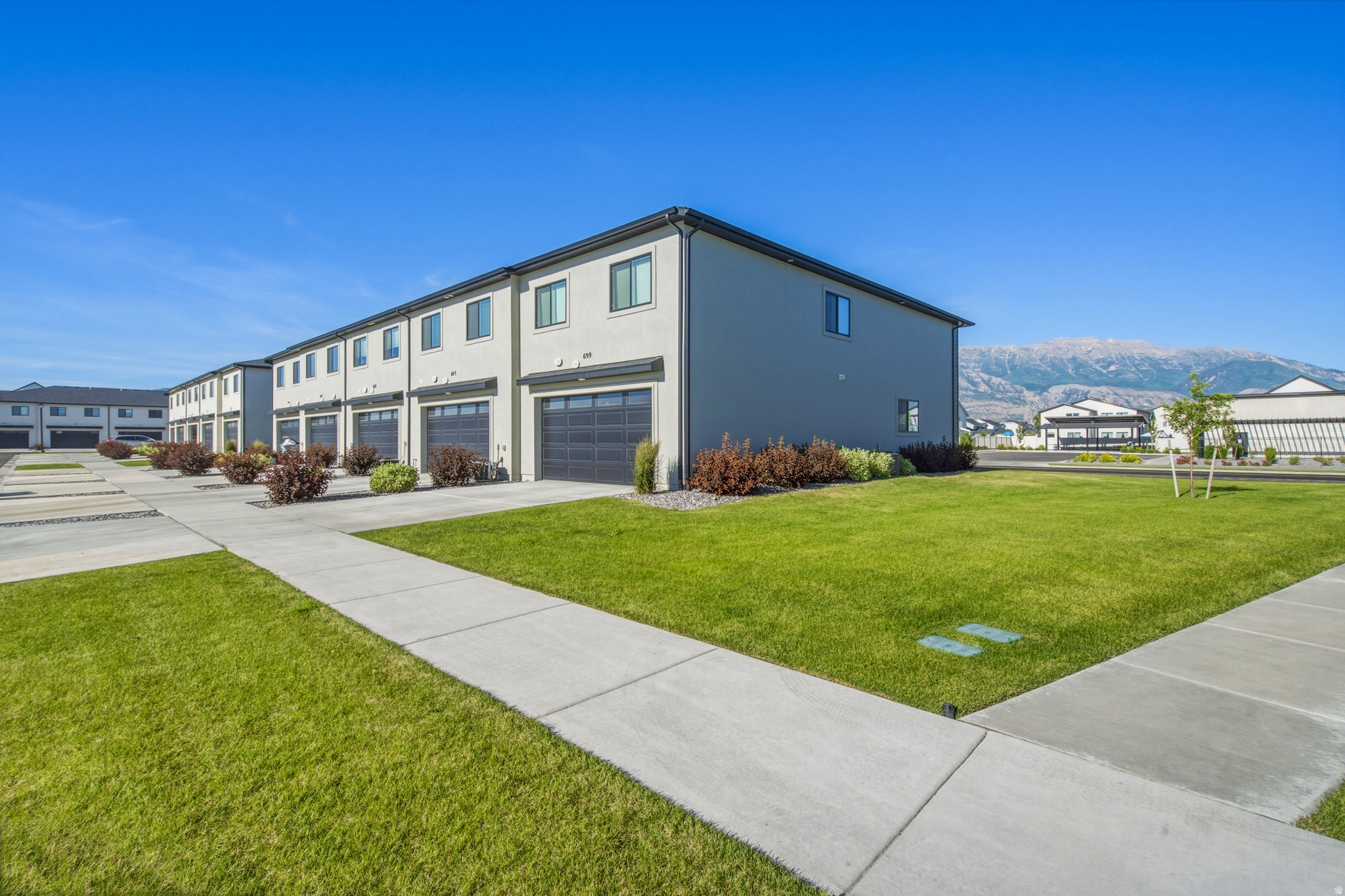 LAKESHORE LANDING - Residential