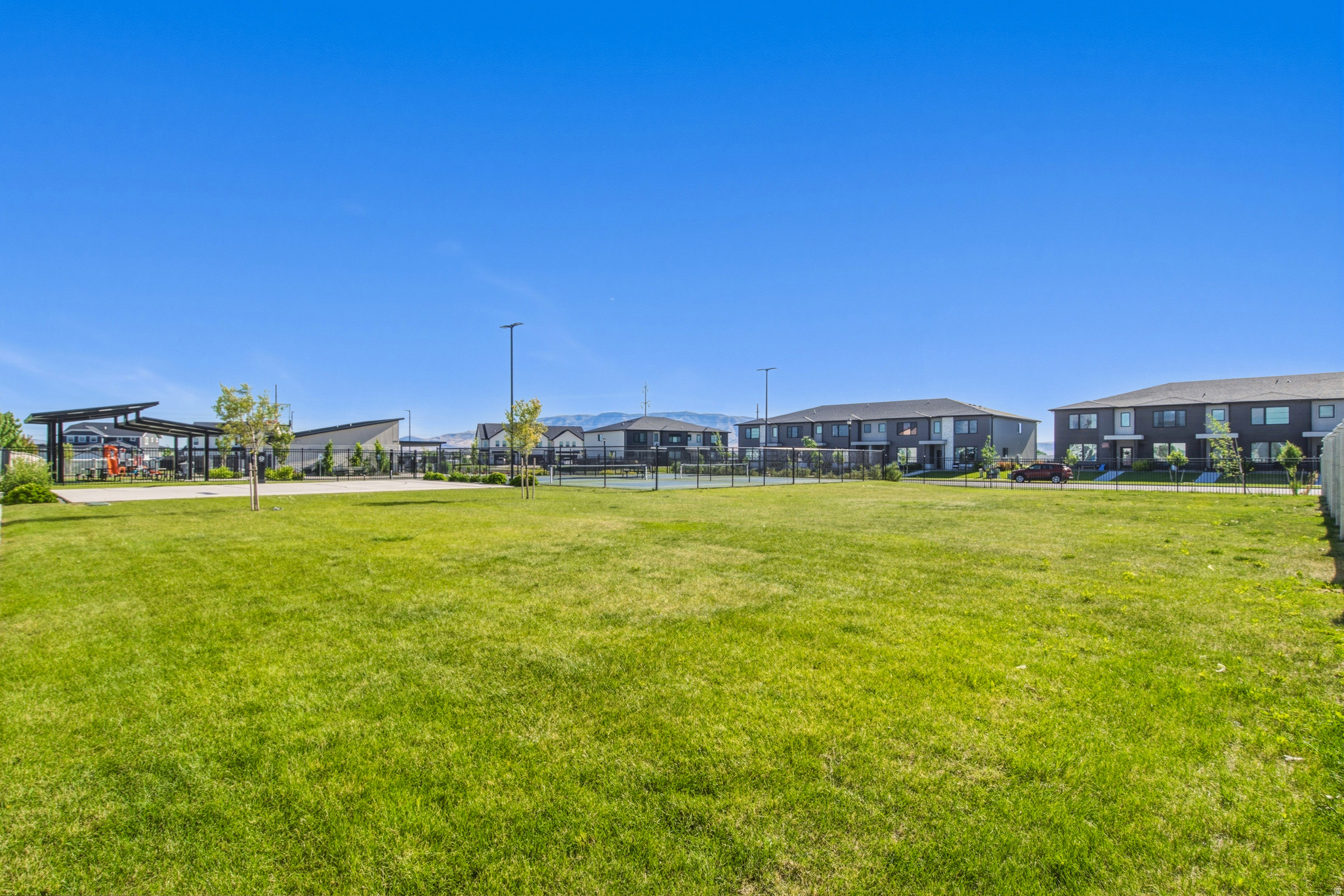 LAKESHORE LANDING - Residential