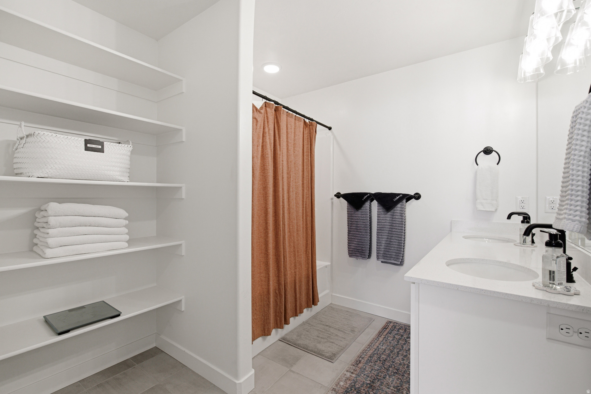 LAKESHORE LANDING - Residential