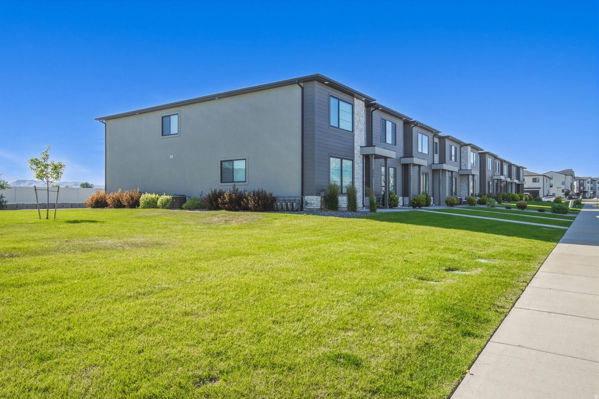 LAKESHORE LANDING - Residential
