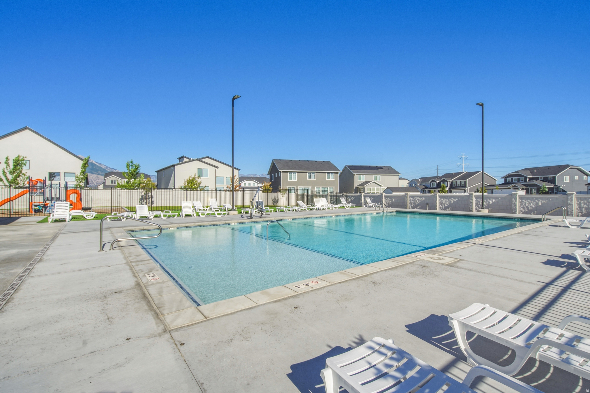 LAKESHORE LANDING - Residential