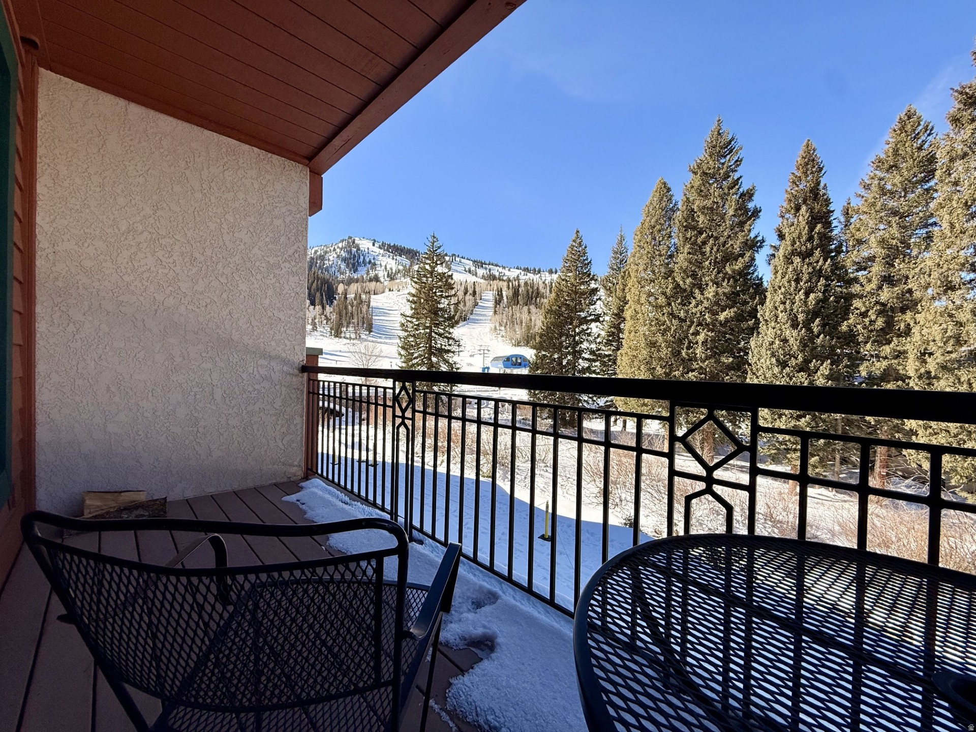CREEKSIDE - Residential