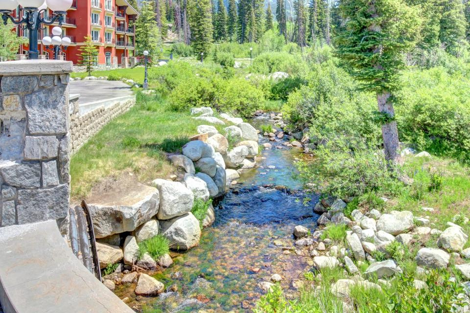 CREEKSIDE - Residential