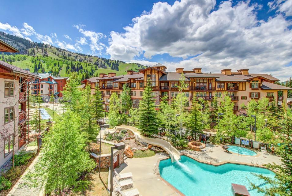 CREEKSIDE - Residential