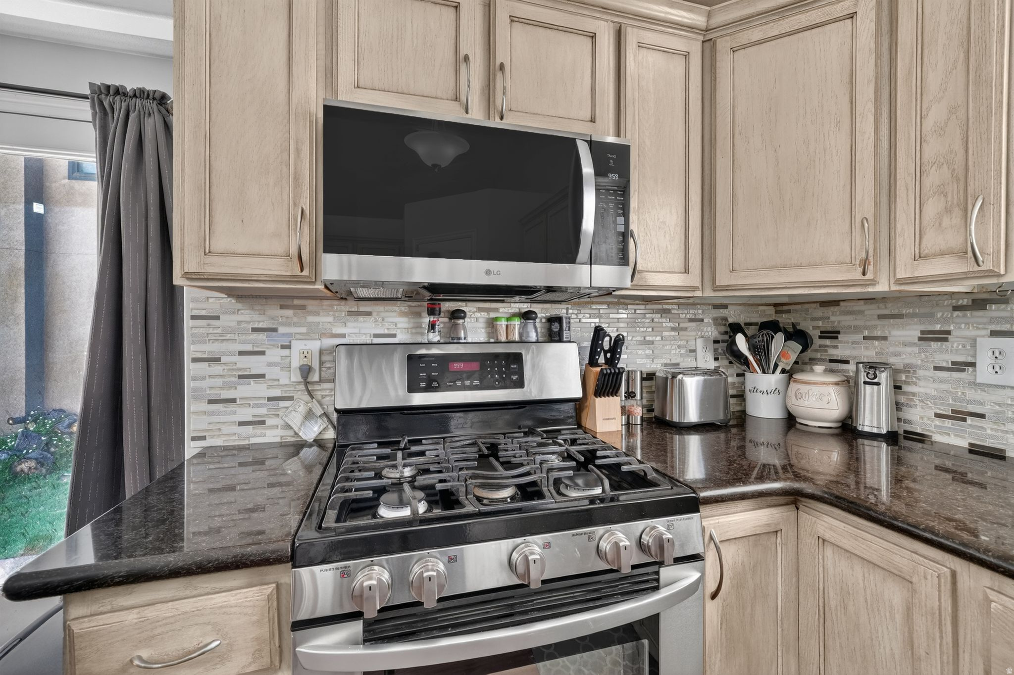 KAUFMAN AND BROAD AT PILGRIMS LANDING - Residential
