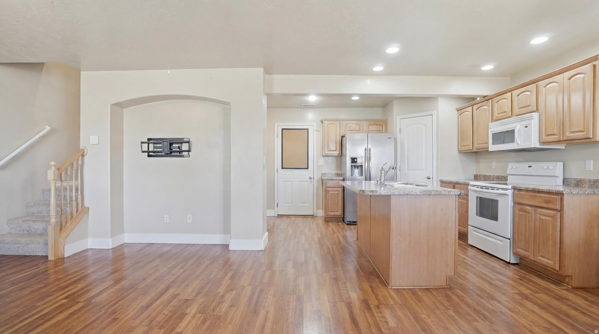 WHISPERING WILLOWS - Residential