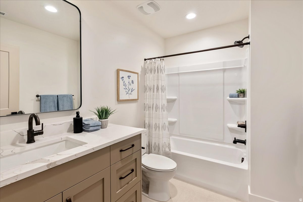 CENTER POINTE TOWNHOMES - Residential