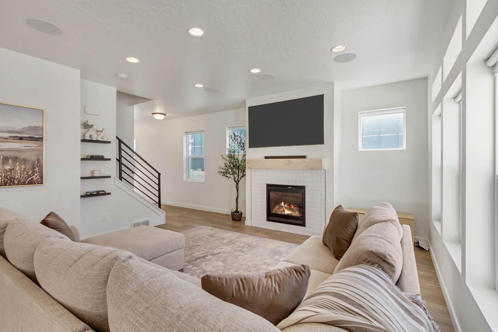 ARROWHEAD PARK - Residential
