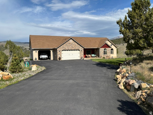 EAGLE'S LANDING - Residential