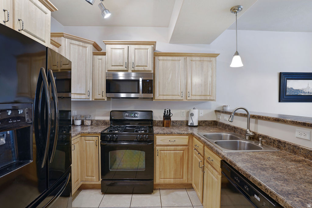 FARMINGTON CROSSING - Residential