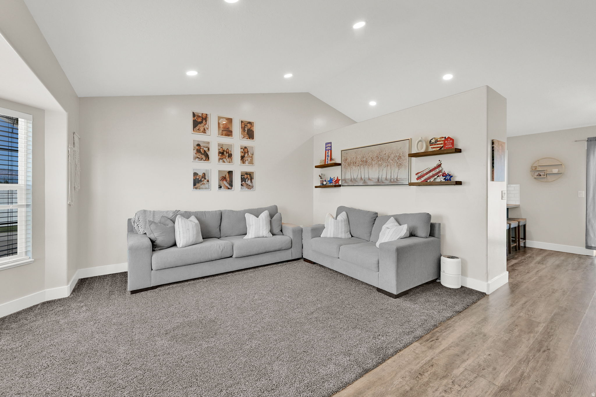 COUNTRY MEADOW ESTAT - Residential