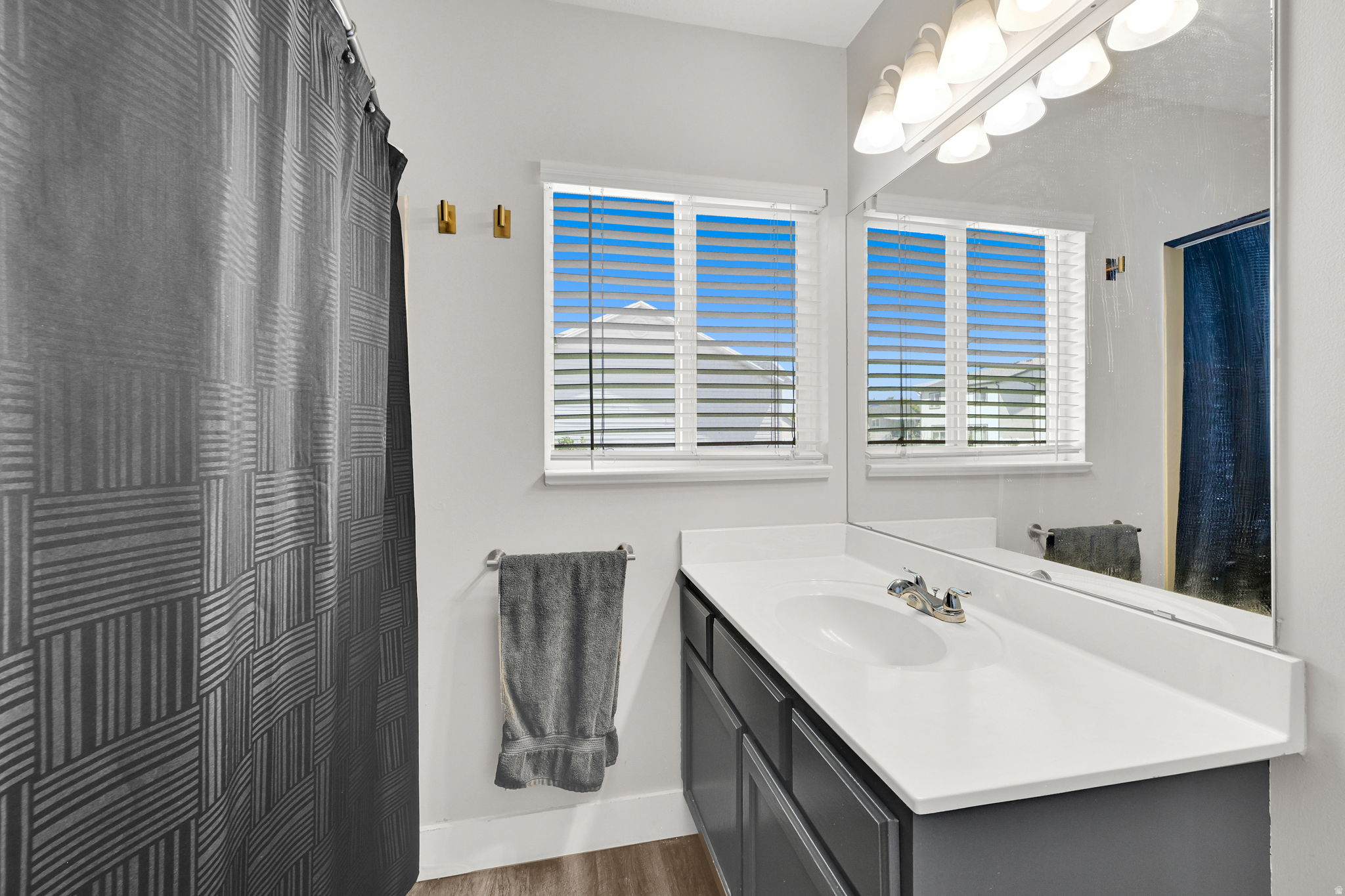 COUNTRY MEADOW ESTAT - Residential