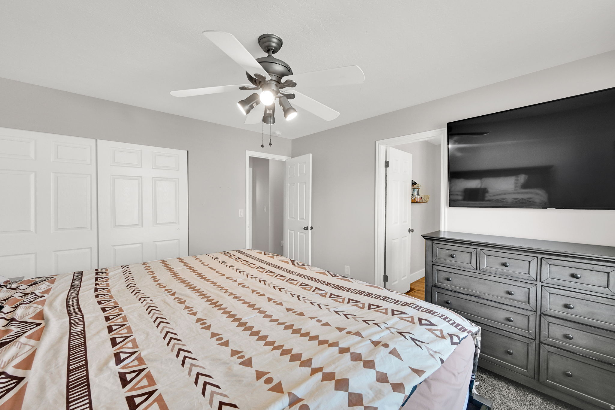 COUNTRY MEADOW ESTAT - Residential