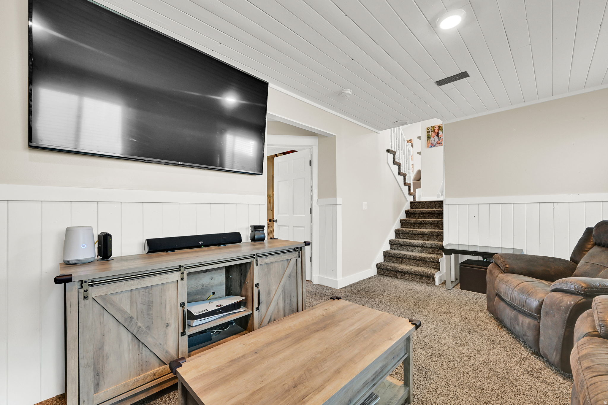 COUNTRY MEADOW ESTAT - Residential