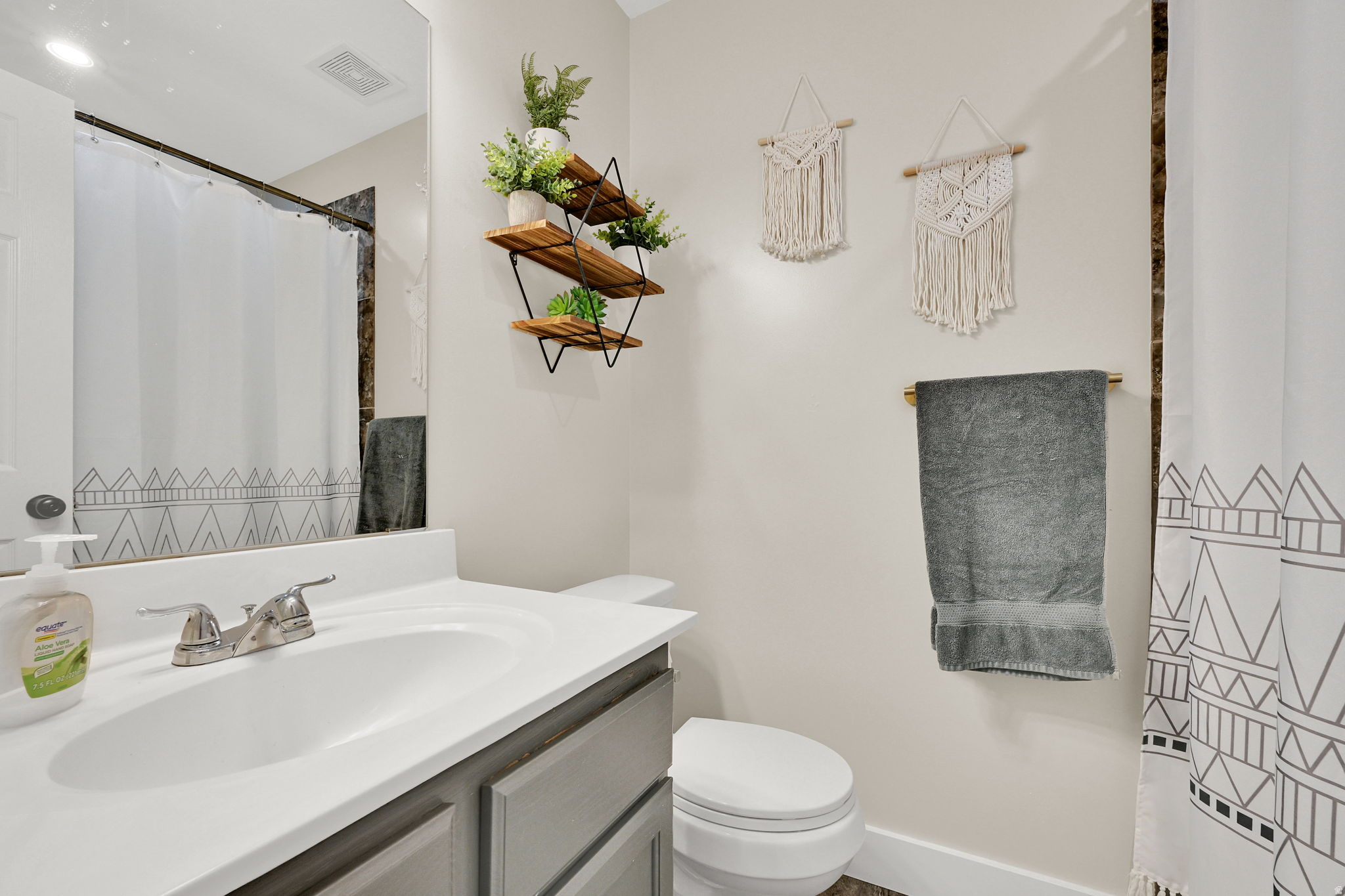 COUNTRY MEADOW ESTAT - Residential