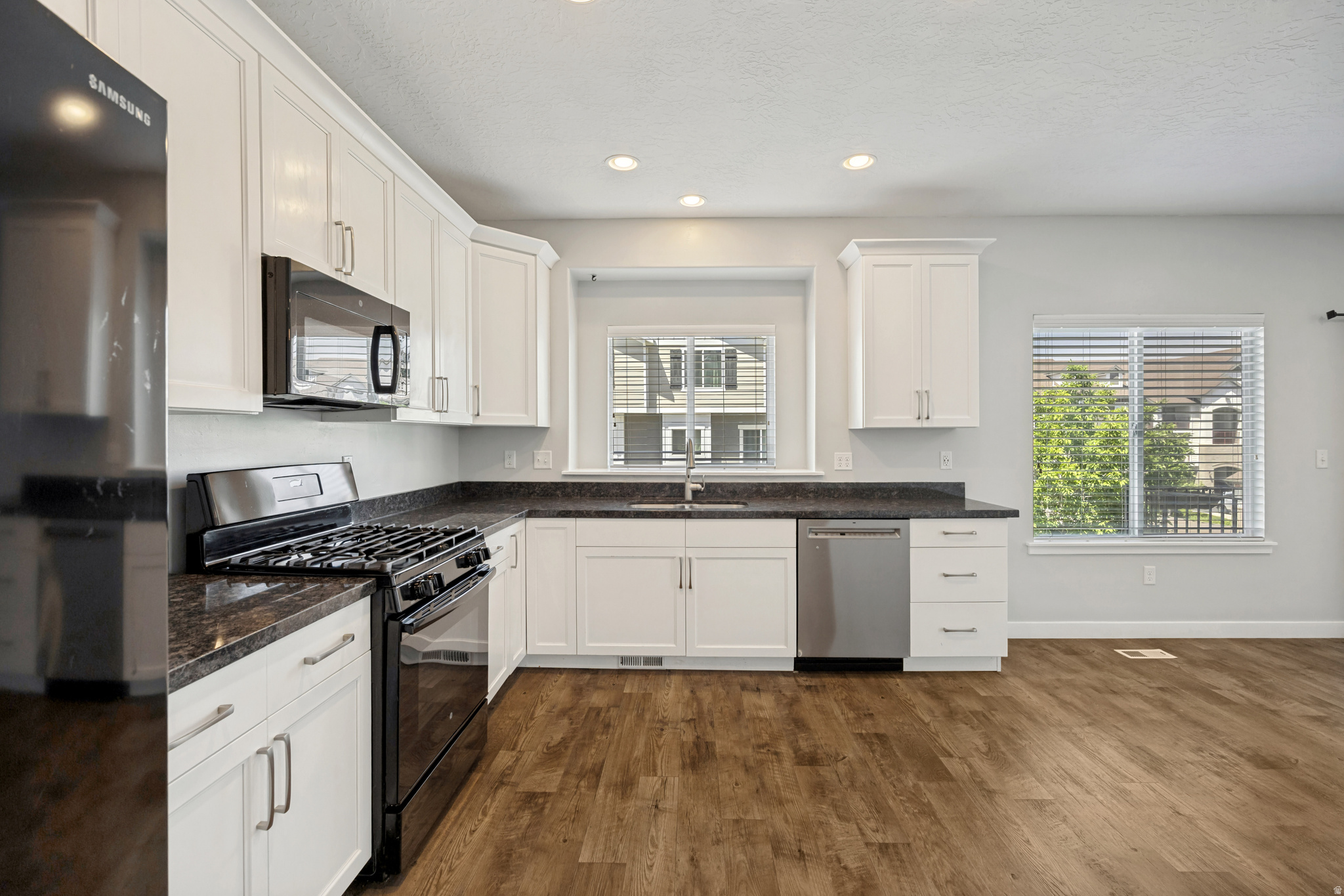 YOSEMITE  PARK LOFTS - Residential