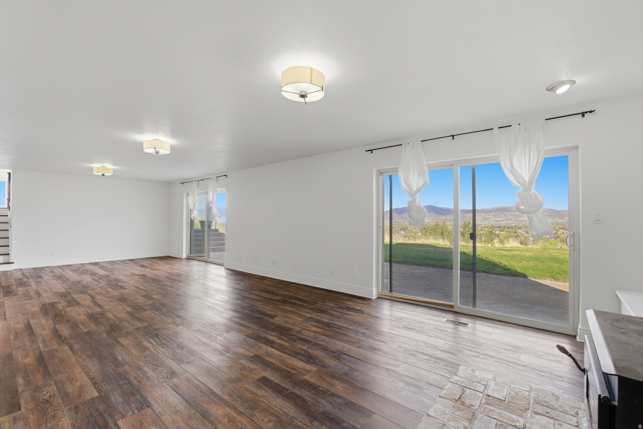 CEDAR HILLS - Residential