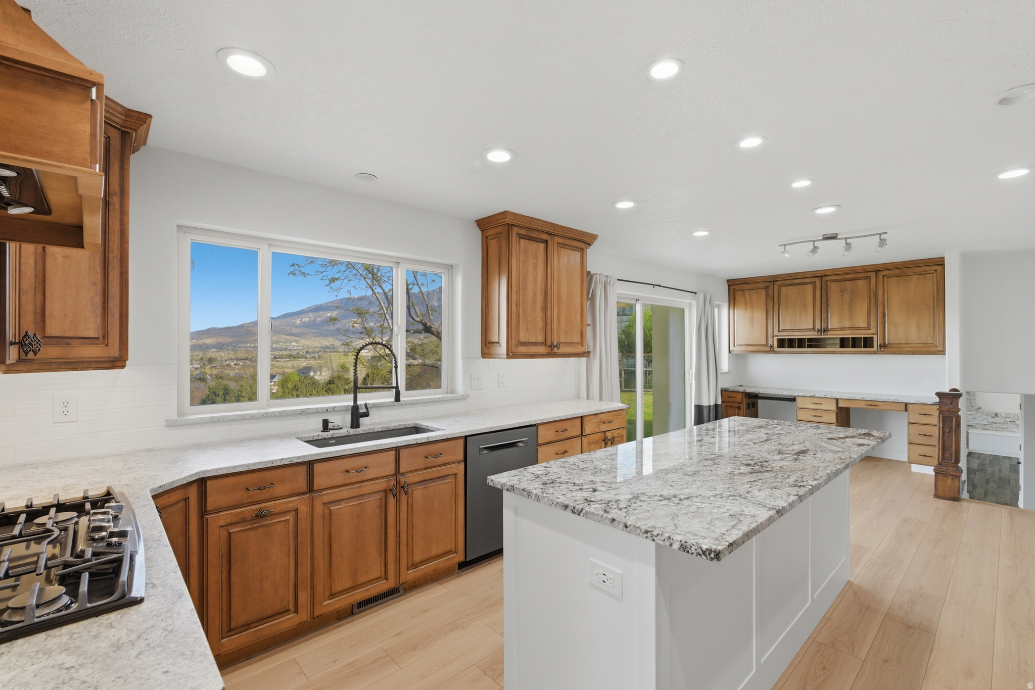 CEDAR HILLS - Residential