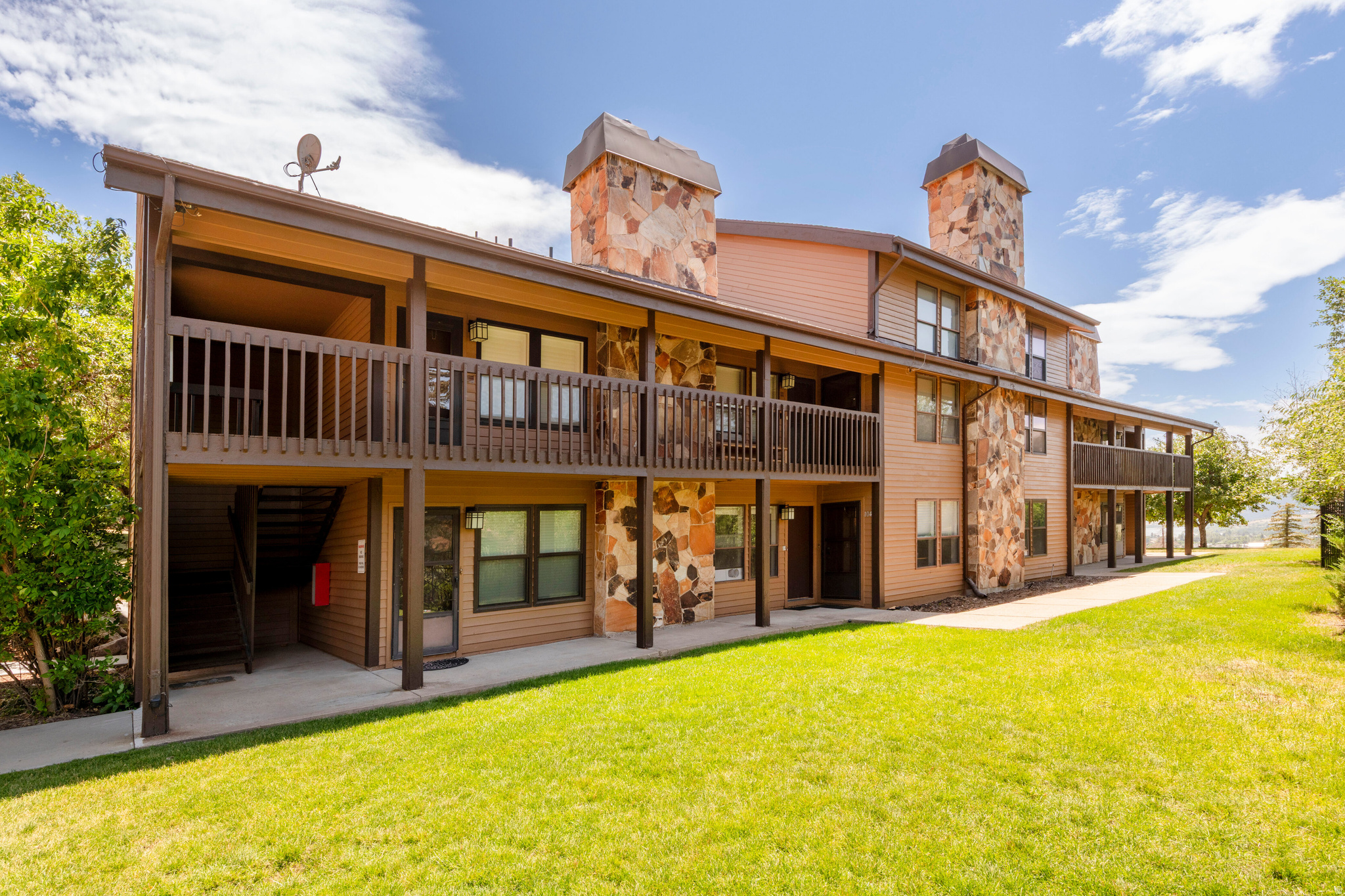 Located in the heart of the Wolf Creek Resort area, this turnkey 1-bedroom Wolf Lodge condo is the perfect second home or rental investment property. The condo is sold fully furnished. This unit is next to all the HOA amenities, which include a community swimming pool, hot tub, club house and work out facility. There is also a private patio off the bedroom. The condo is only a few minute drive to the Wolf Creek Golf Course, less than 10-minutes from Powder Mountain, and 20 minutes from Snowbasin. Great activities with water skiing, snow skiing, fishing, hiking in the mountains or just hanging around the pool.