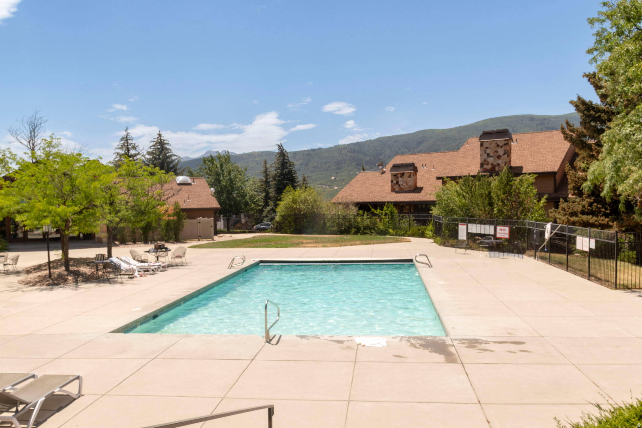 THE WOLF LODGE CONDO - Residential