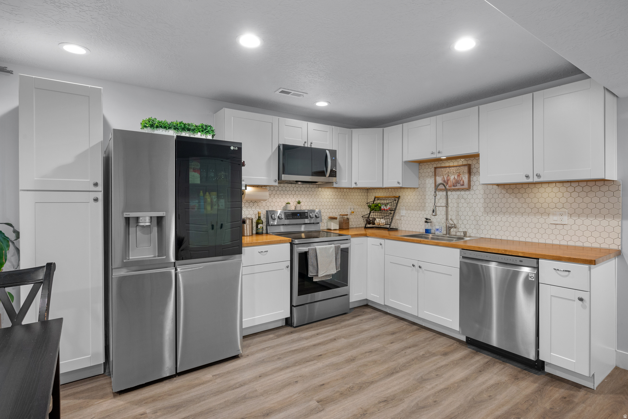 BROADVIEW SHORES - Residential