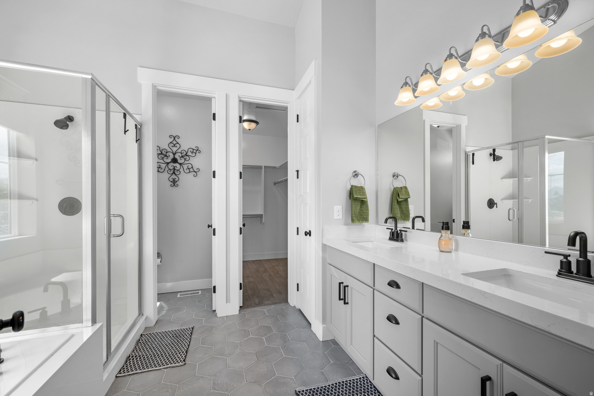BROADVIEW SHORES - Residential