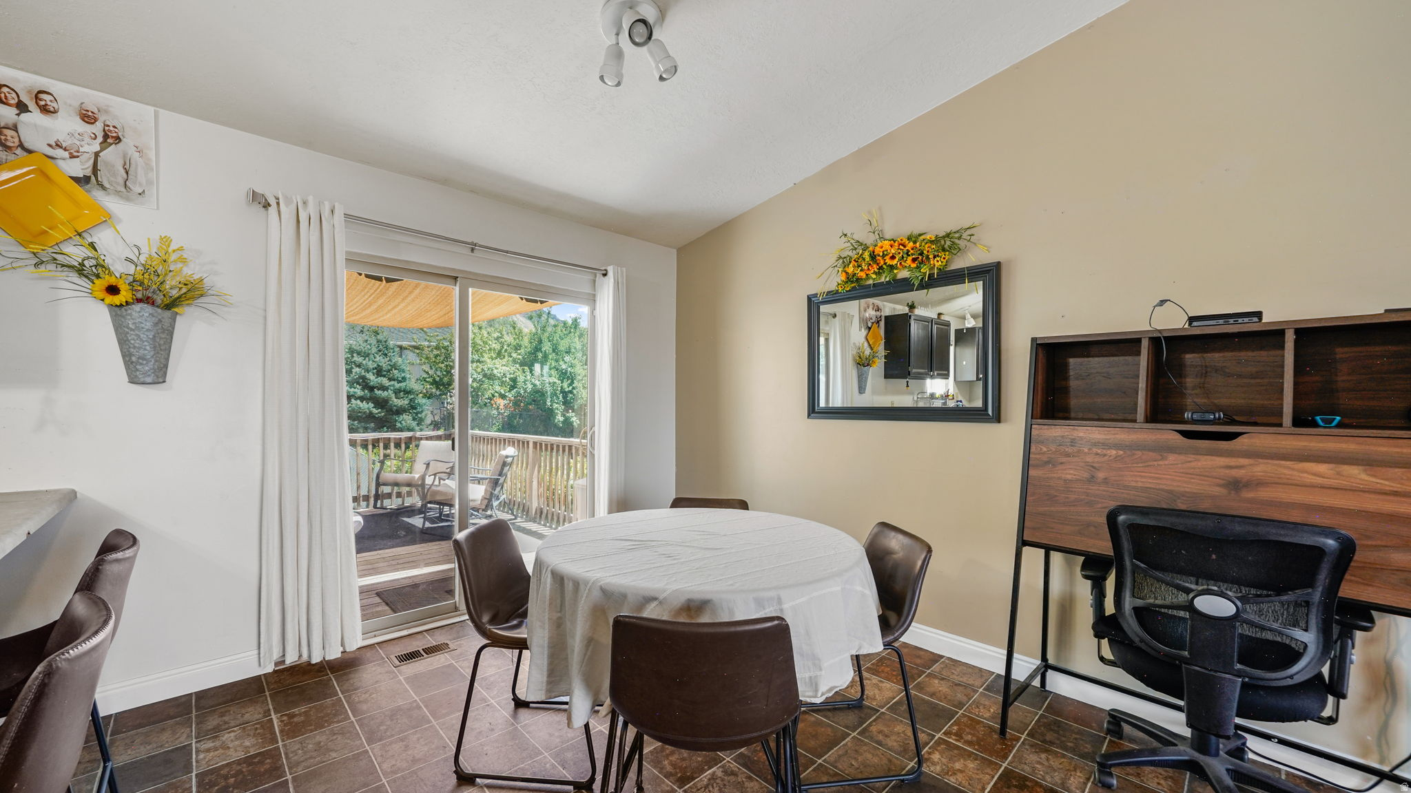EAGLE RIDGE - Residential