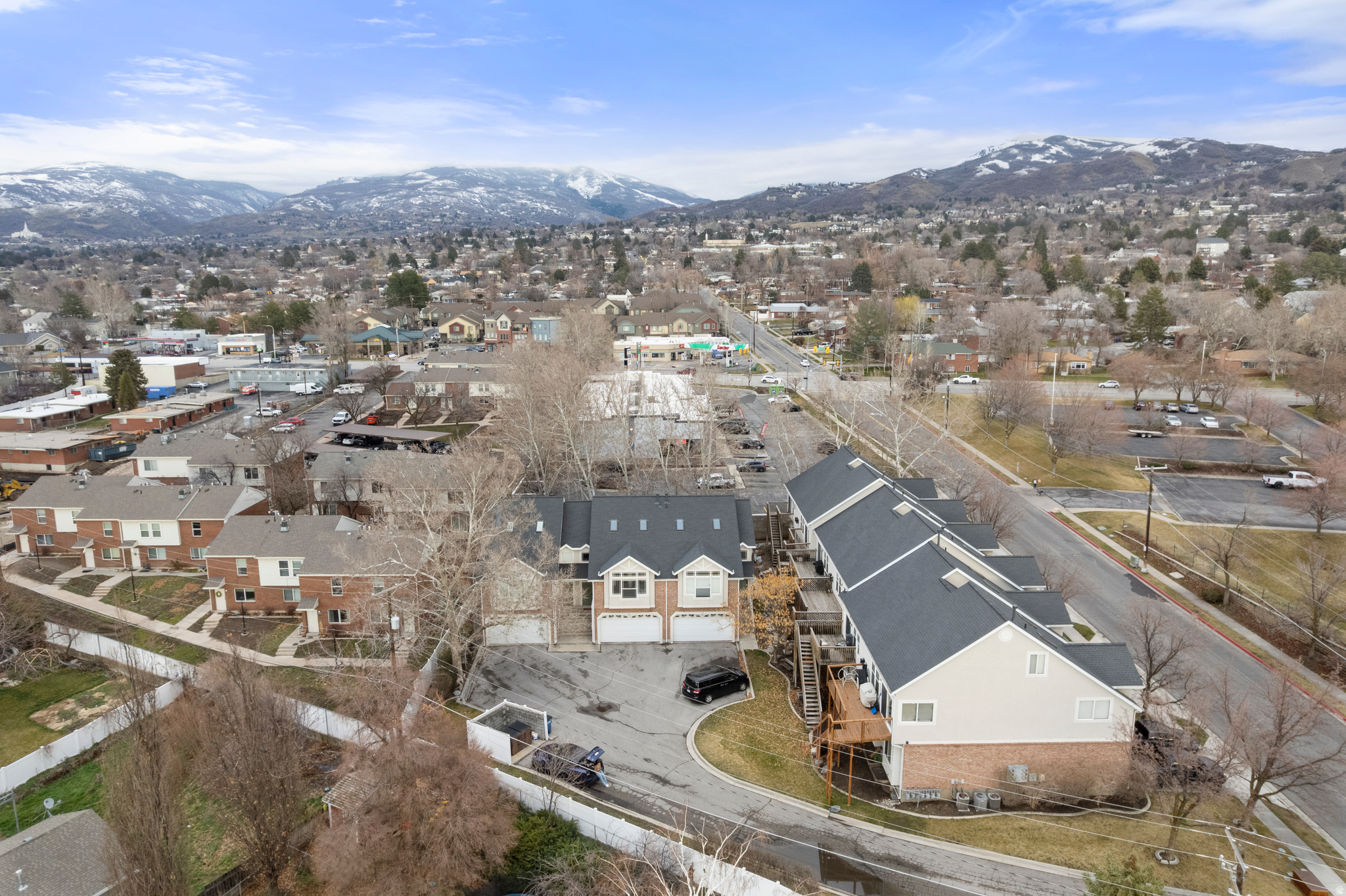 DAVIS TOWNHOMES - Residential